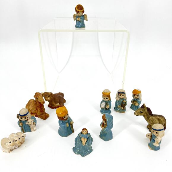 Vintage Old Crow Stoneware 13 Piece Nativity Set**READ**